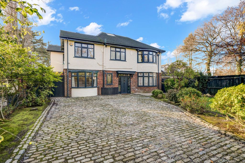 Property photo 1 of 32