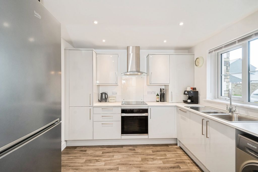 Property photo 2 of 21 Kitchen