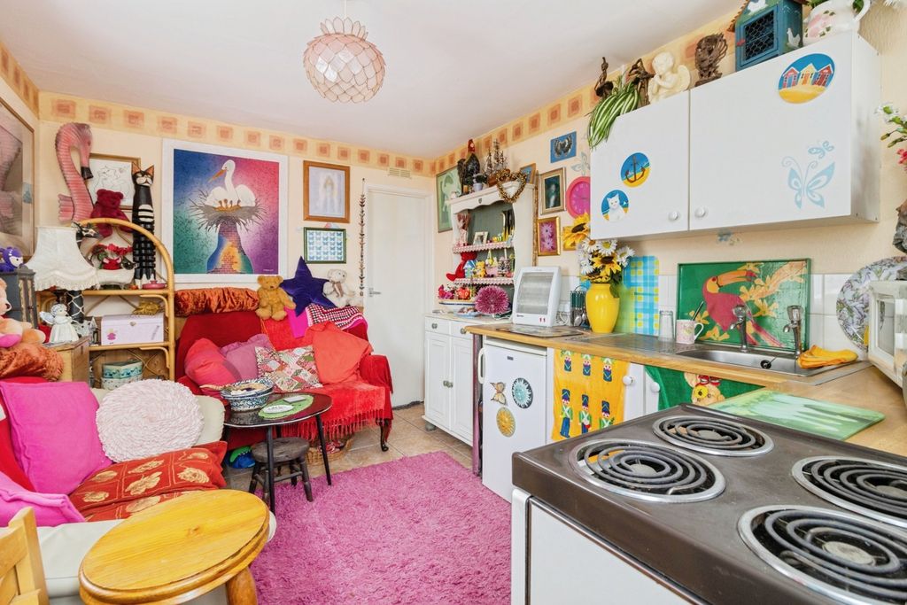 Property photo 2 of 12 Pbox-Img.Jpg