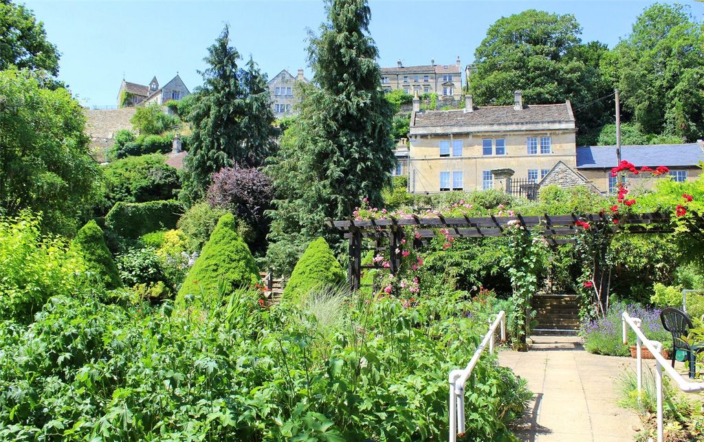 Property photo 1 of 15 Gardens