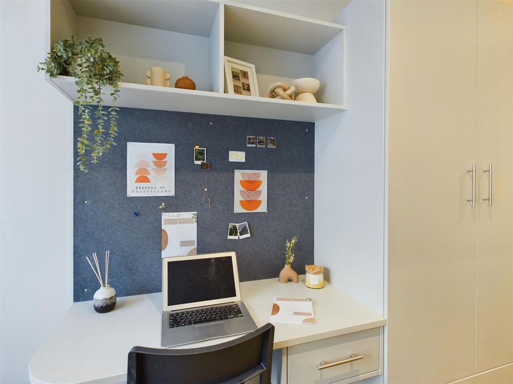 Property photo 2 of 25