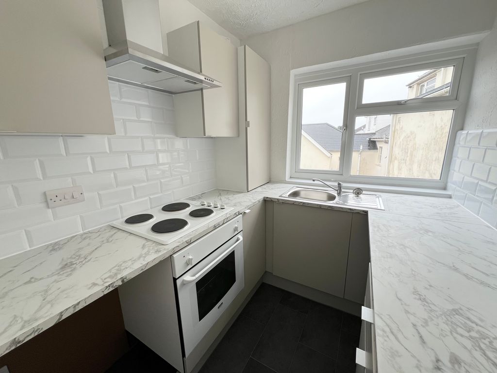 Property photo 3 of 13 Kitchen Porthcawl Cf36