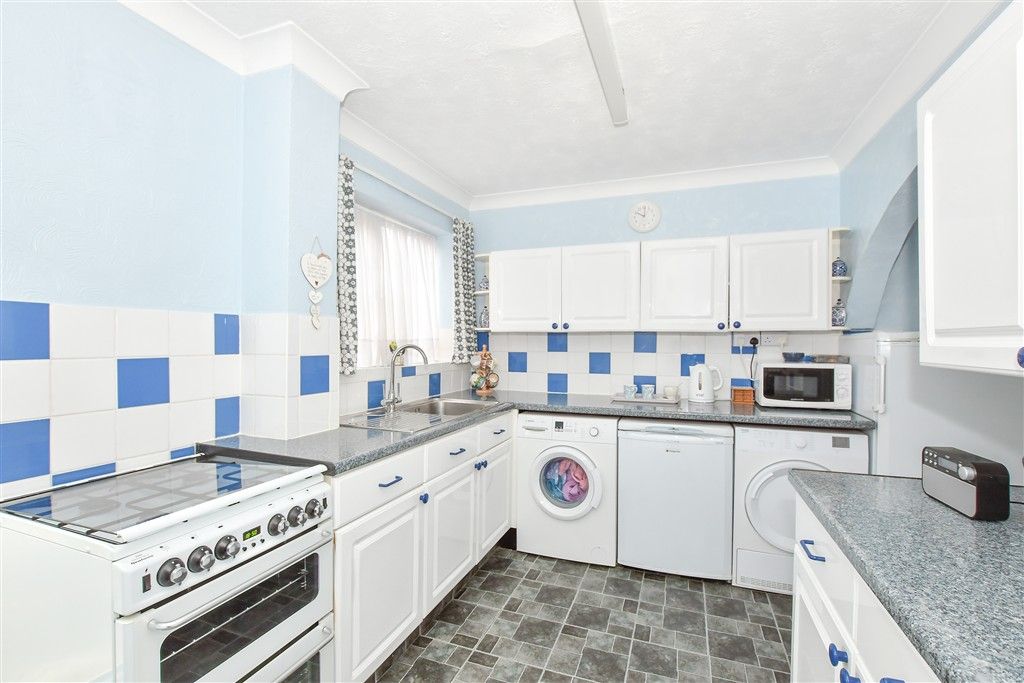 Property photo 3 of 10 Kitchen