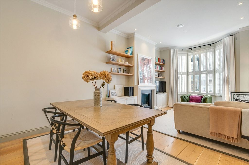 Property photo 3 of 17 Reception