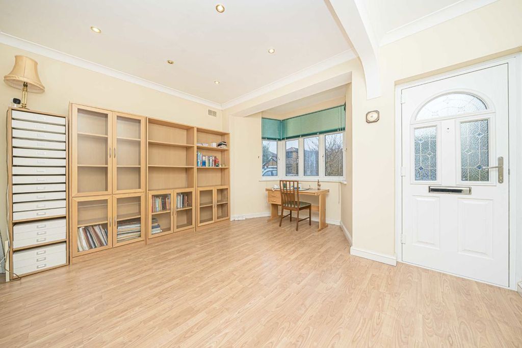 Property photo 3 of 8