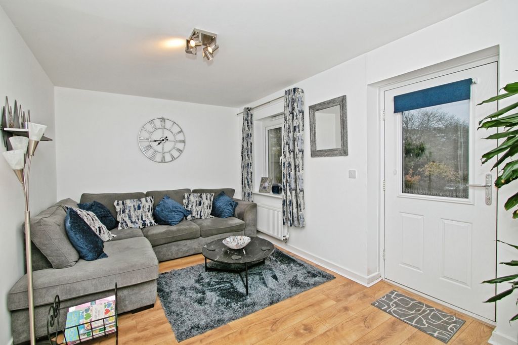 Property photo 3 of 17 Photo