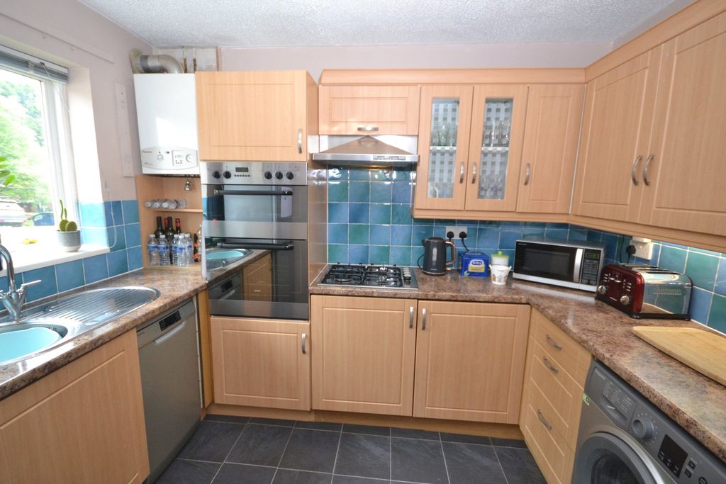 Property photo 3 of 14 Kitchen