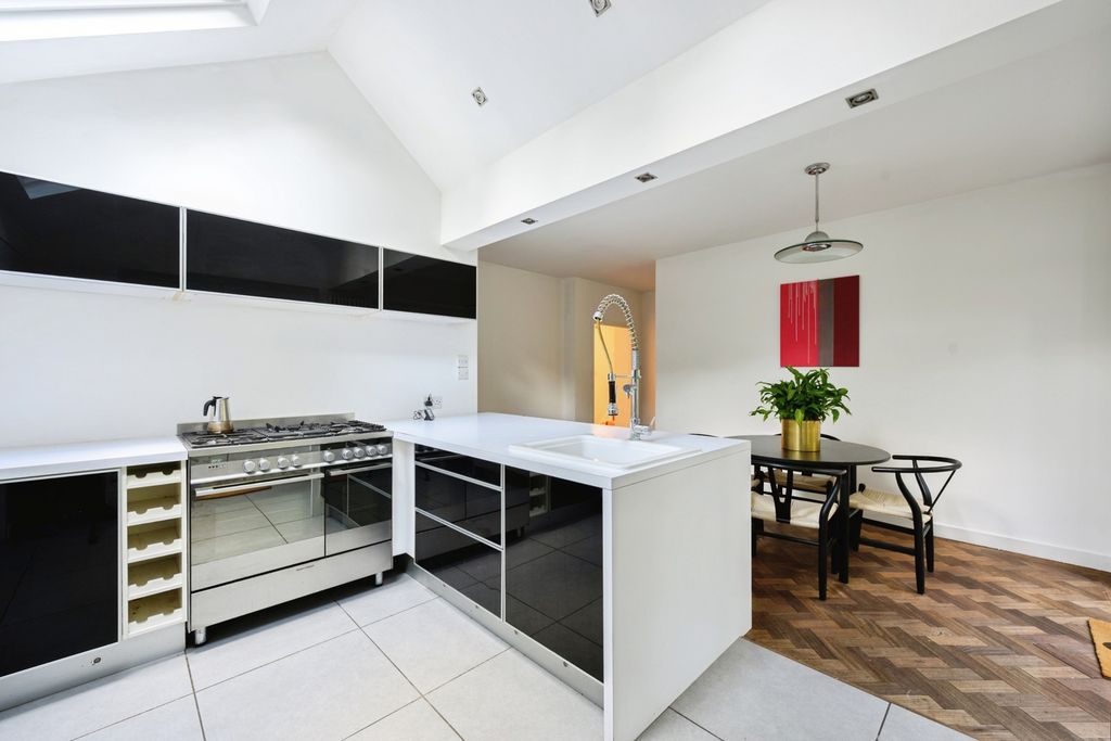 Property photo 3 of 22 Pbox-Img.Jpg