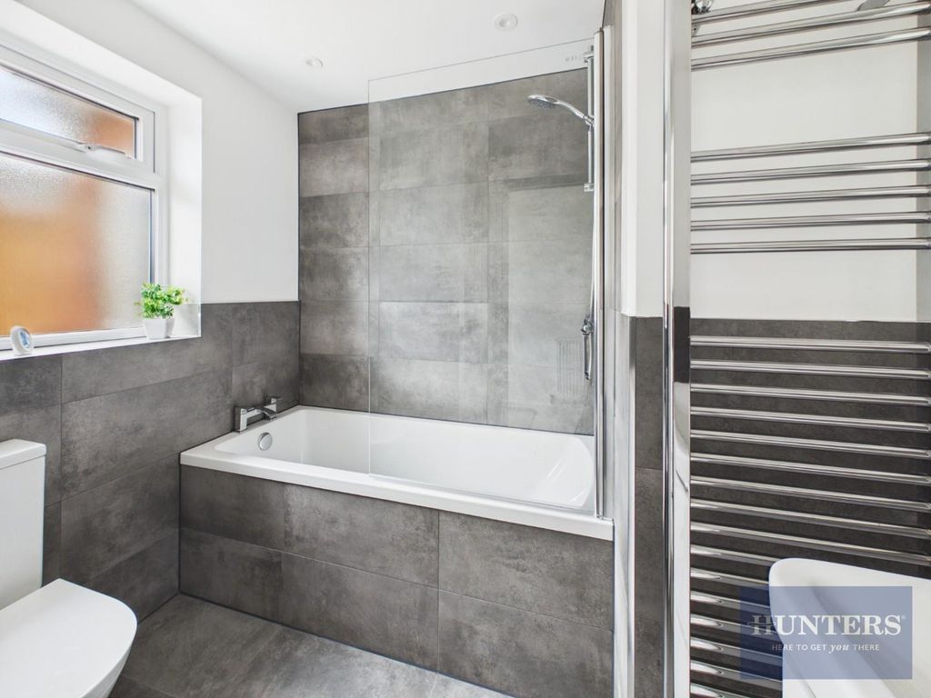 Property photo 3 of 16 Bathroom