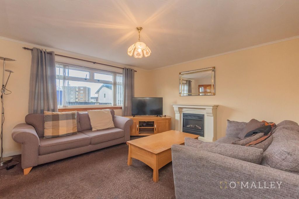 Property photo 2 of 17 Lounge