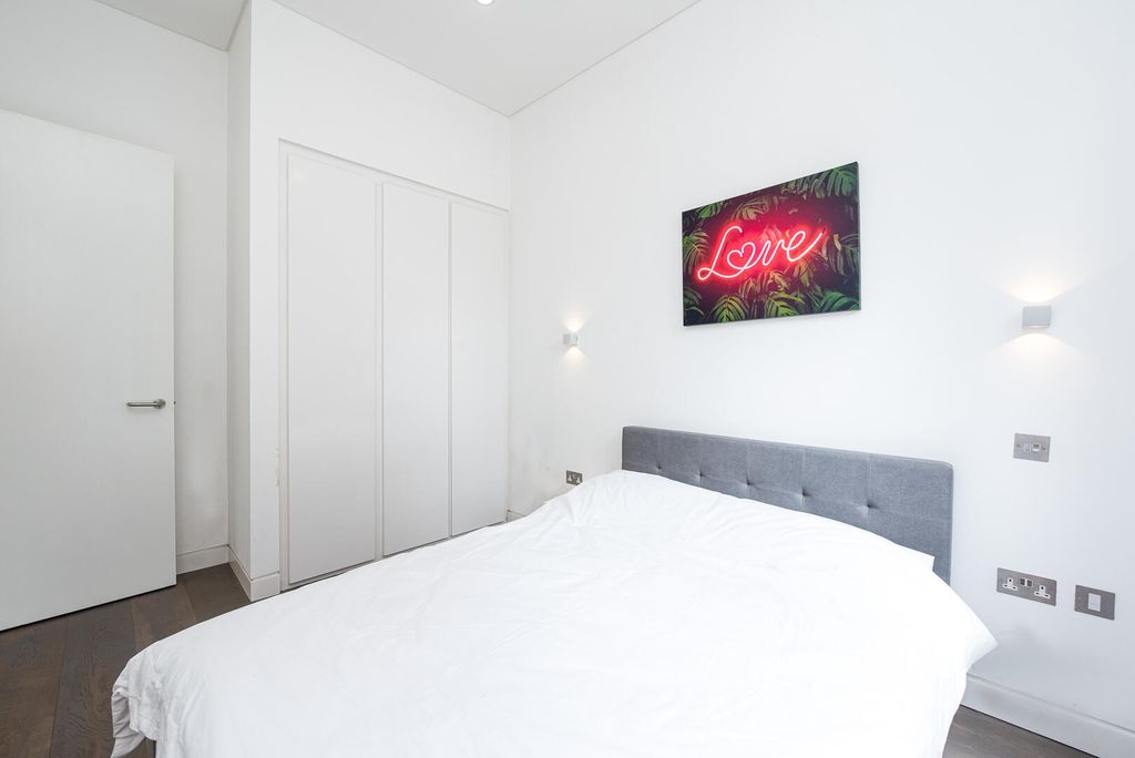 Property photo 3 of 12 Bedroom