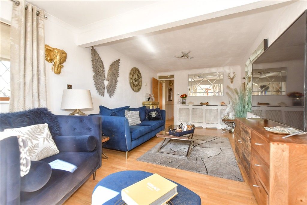 Property photo 2 of 14 Lounge