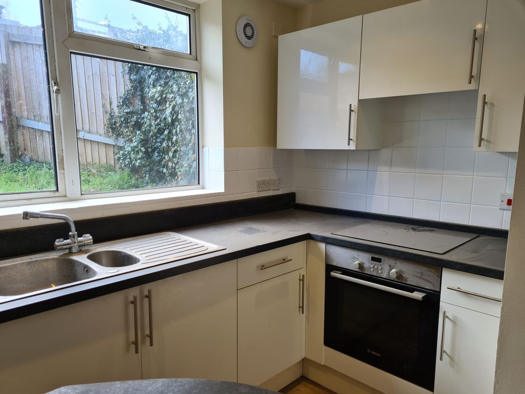 Property photo 1 of 6 Kitchen