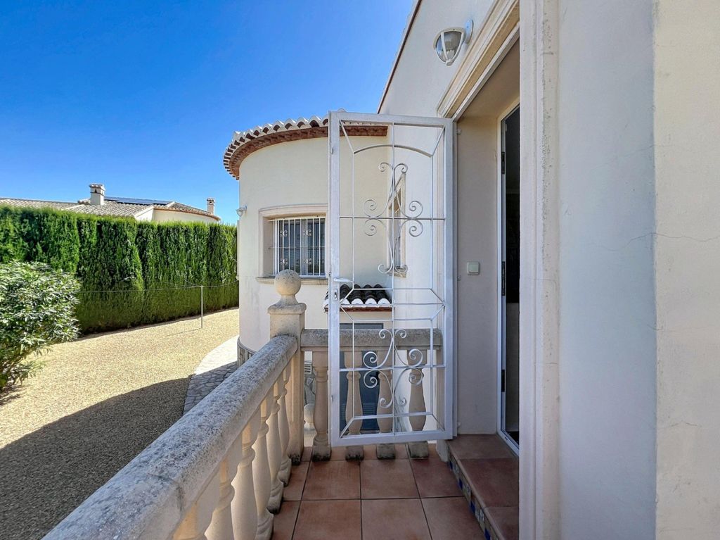 Property photo 2 of 50