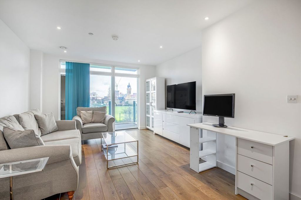 Property photo 2 of 8