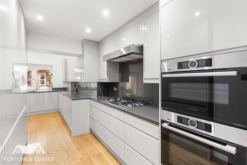 Property photo 3 of 38 Eastpark_15.Jpg