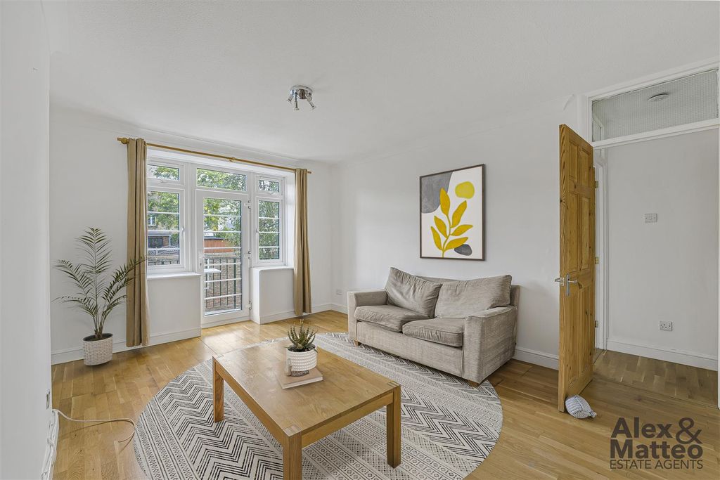 Property photo 2 of 17 Cherry Court