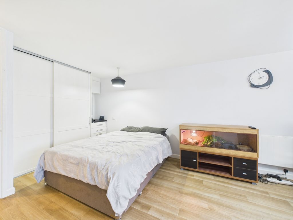 Property photo 3 of 8 Cam01791G0-Pr0199-Still008