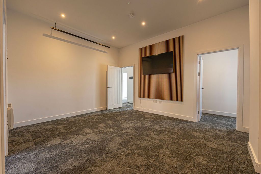 Property photo 3 of 40