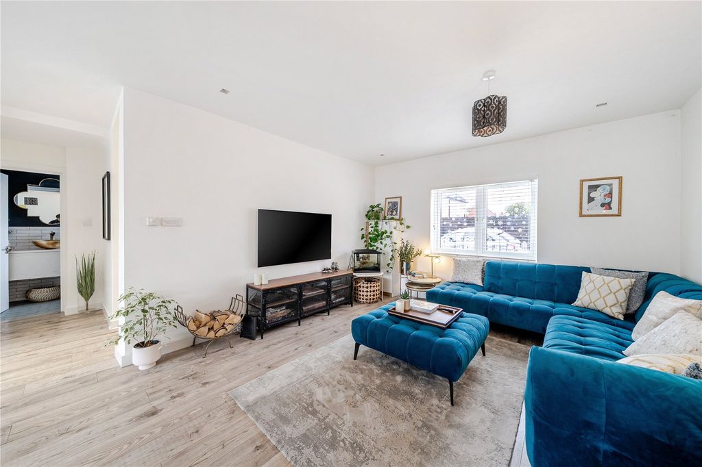 Property photo 2 of 14 Picture No. 15