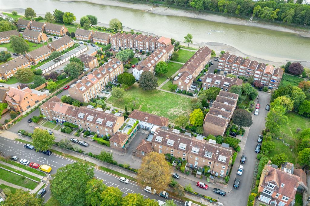Property photo 1 of 14 Chiswick Staithe-5.Jpg