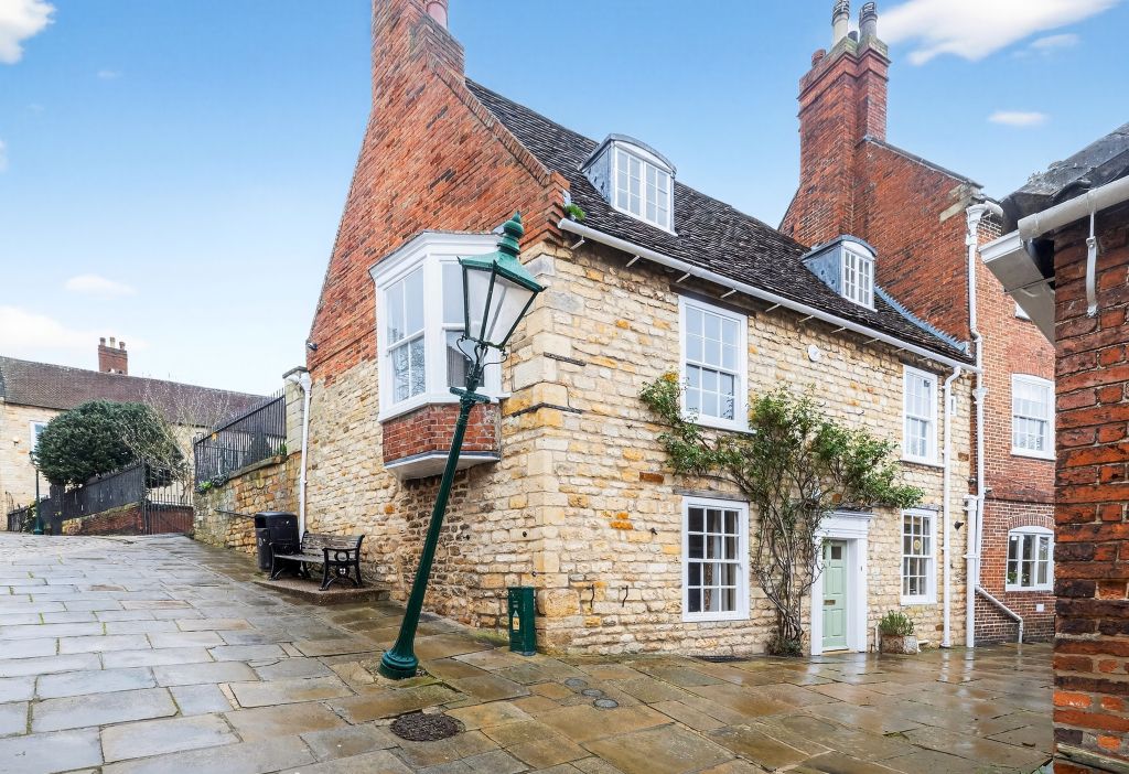 Property photo 1 of 20