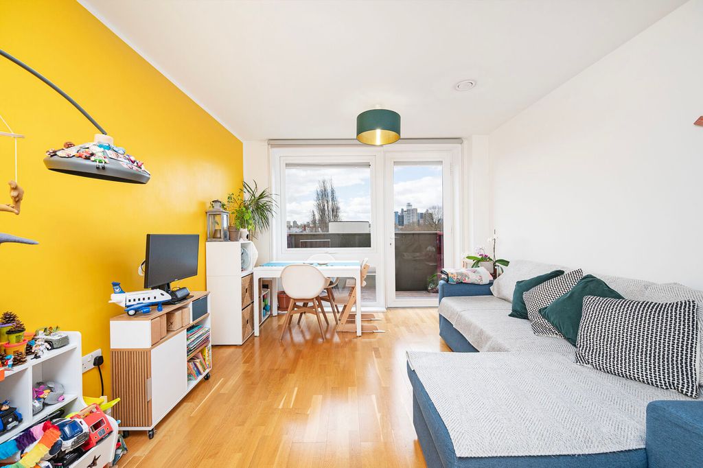 Property photo 1 of 12