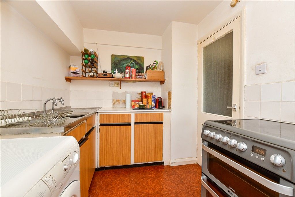 Property photo 3 of 11 Kitchen