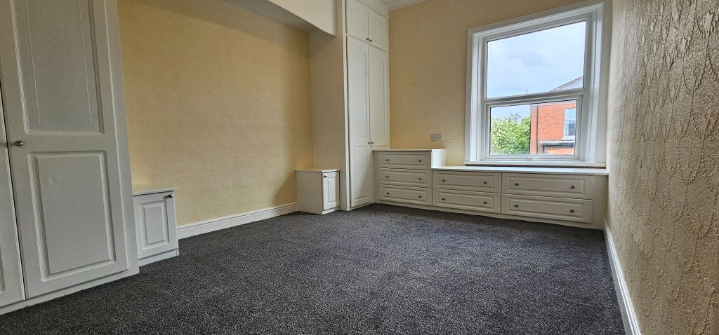 Property photo 2 of 6 Main Bedroom