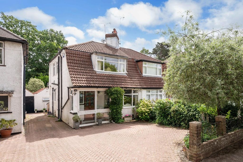 Property photo 1 of 14 Chipstead Way