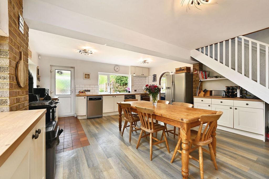 Property photo 3 of 29