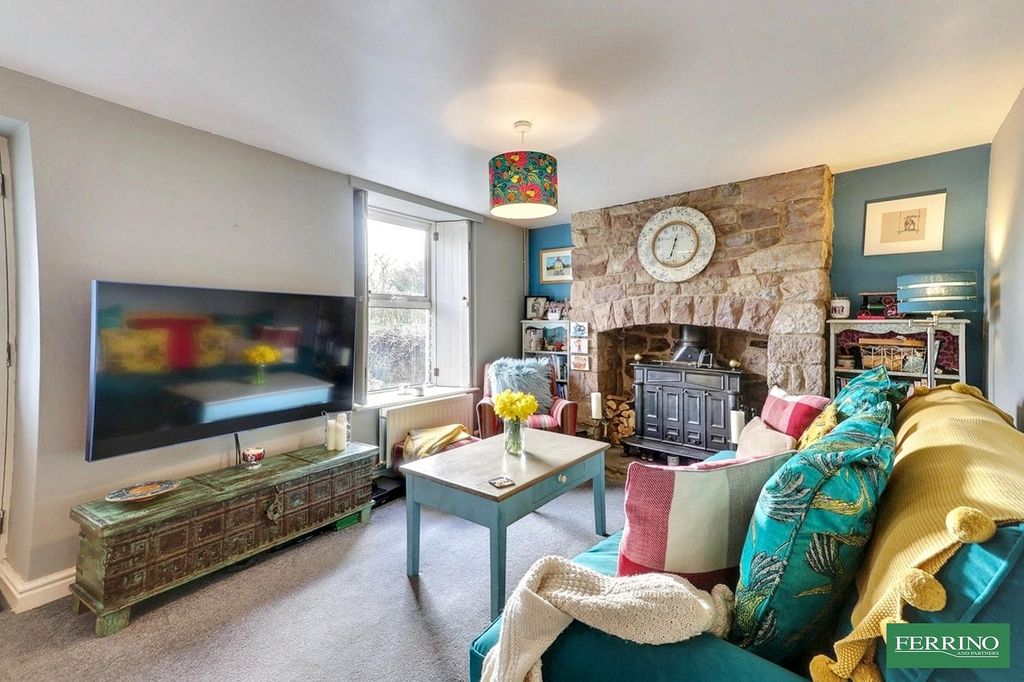 Property photo 3 of 31 Sitting Room