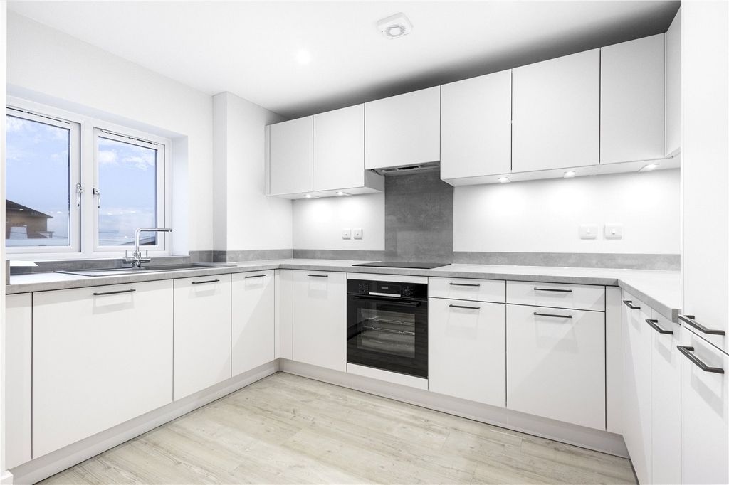Property photo 2 of 10 Penthouse Kitchen