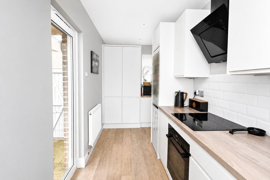 Property photo 3 of 17 Kitchen