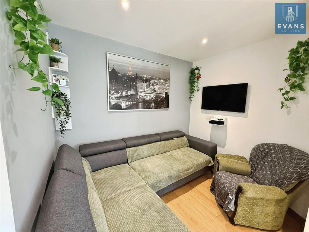 Property photo 3 of 21 Snug Area