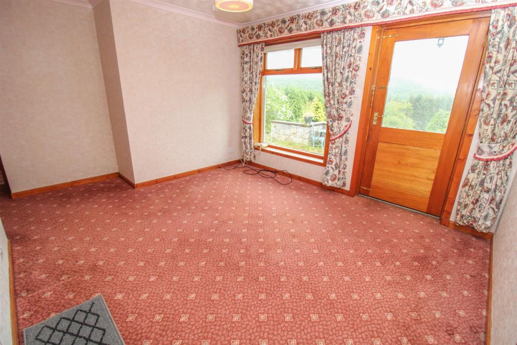 Property photo 2 of 24 Entrance Hall.Jpg