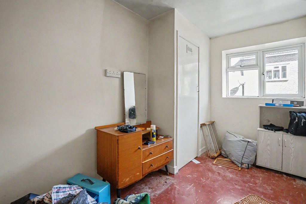 Property photo 3 of 16 Flat 8 Furze Court, Ashburton Road, Addiscombe, South Croydon, Cr0 6Ap