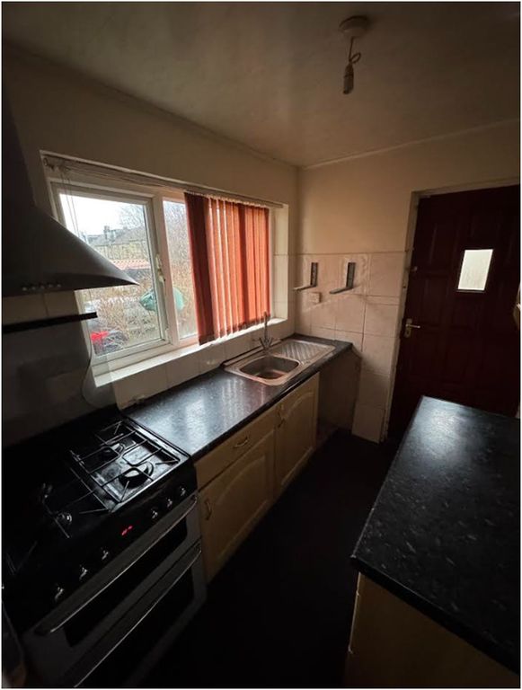 Property photo 3 of 7 Kitchen