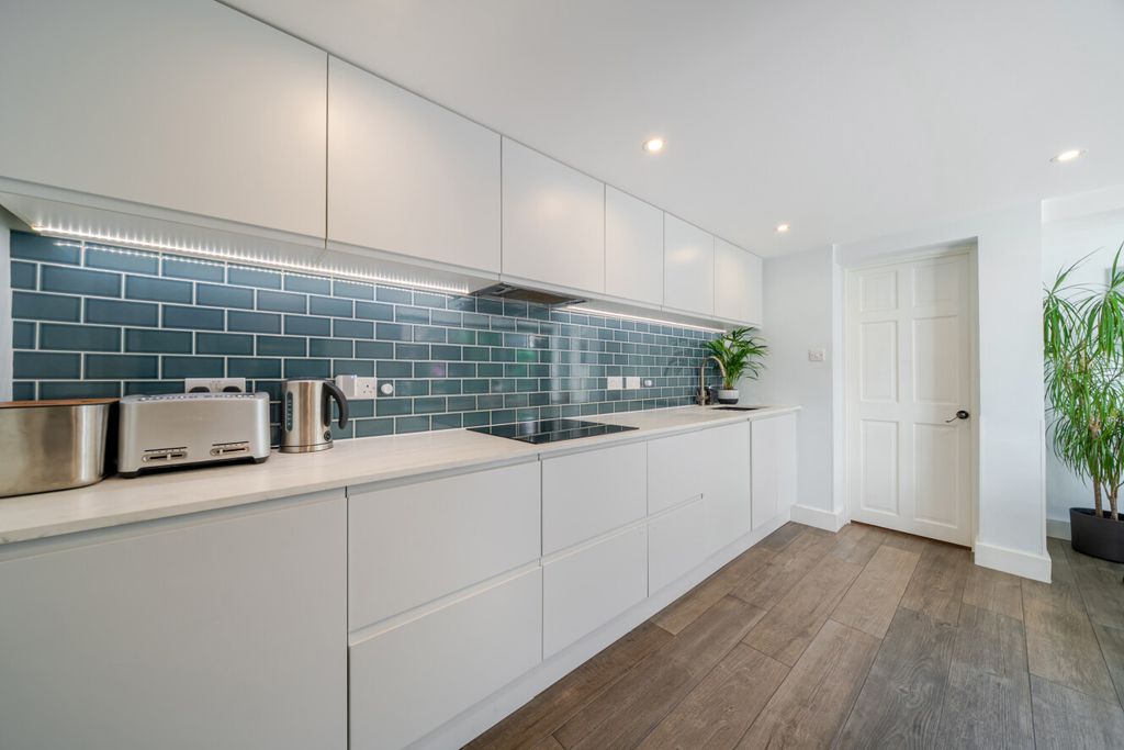 Property photo 3 of 21 1484535-7-6A47B3d...