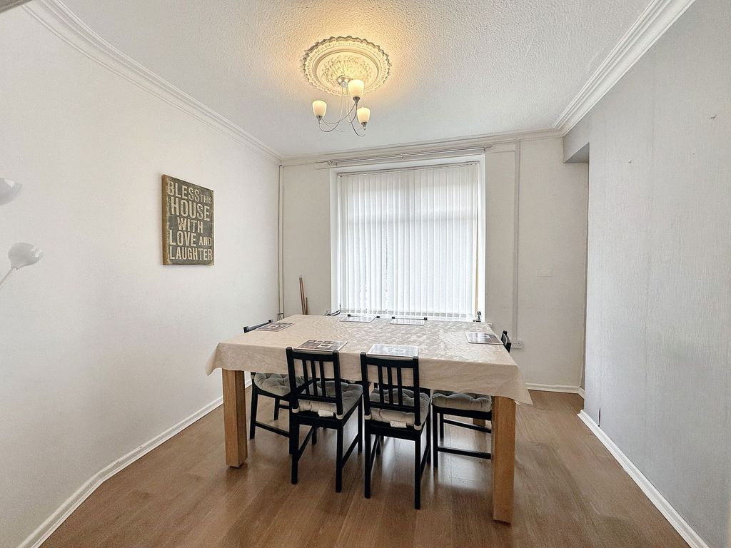 Property photo 3 of 28