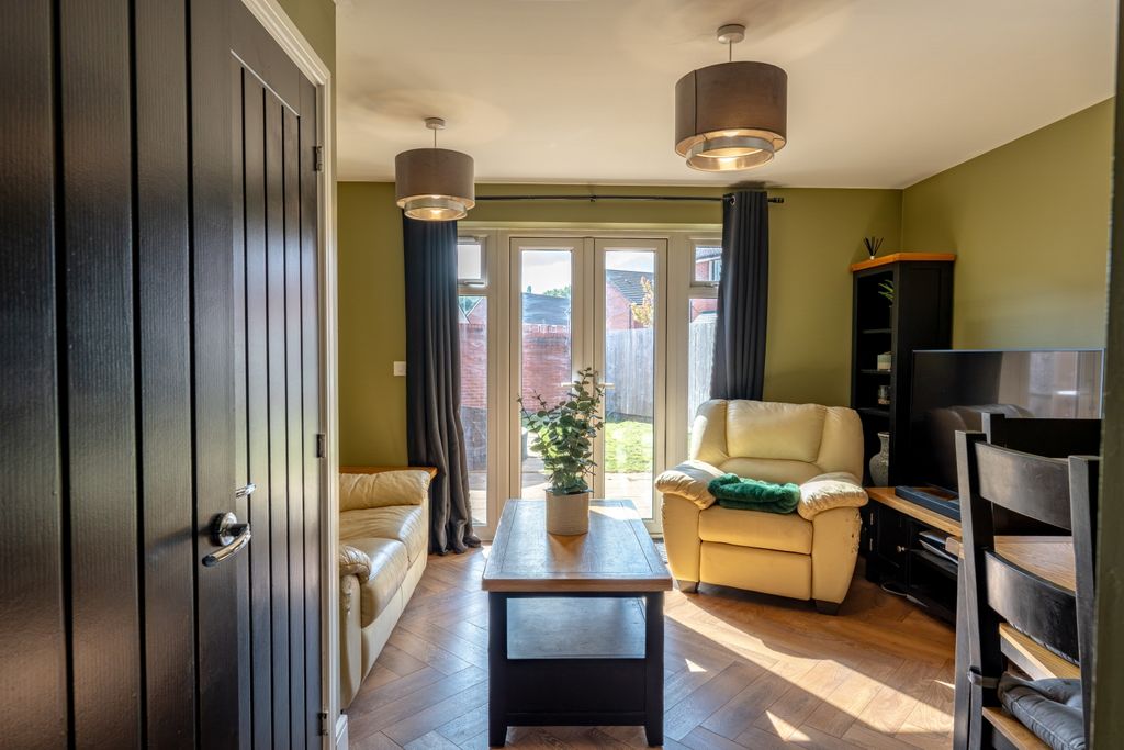Property photo 2 of 16 Dehavilland Road-9