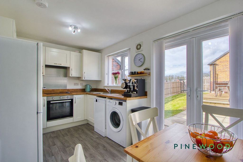 Property photo 2 of 18 Kitchen / Diner