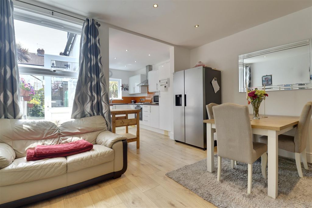 Property photo 1 of 15 24F0Bcb1-9CD3-4CC1-Bb22-A87F9E08Eb72_1_201_A.Jpeg