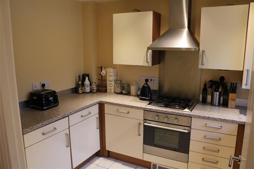 Property photo 3 of 10 Kitchen