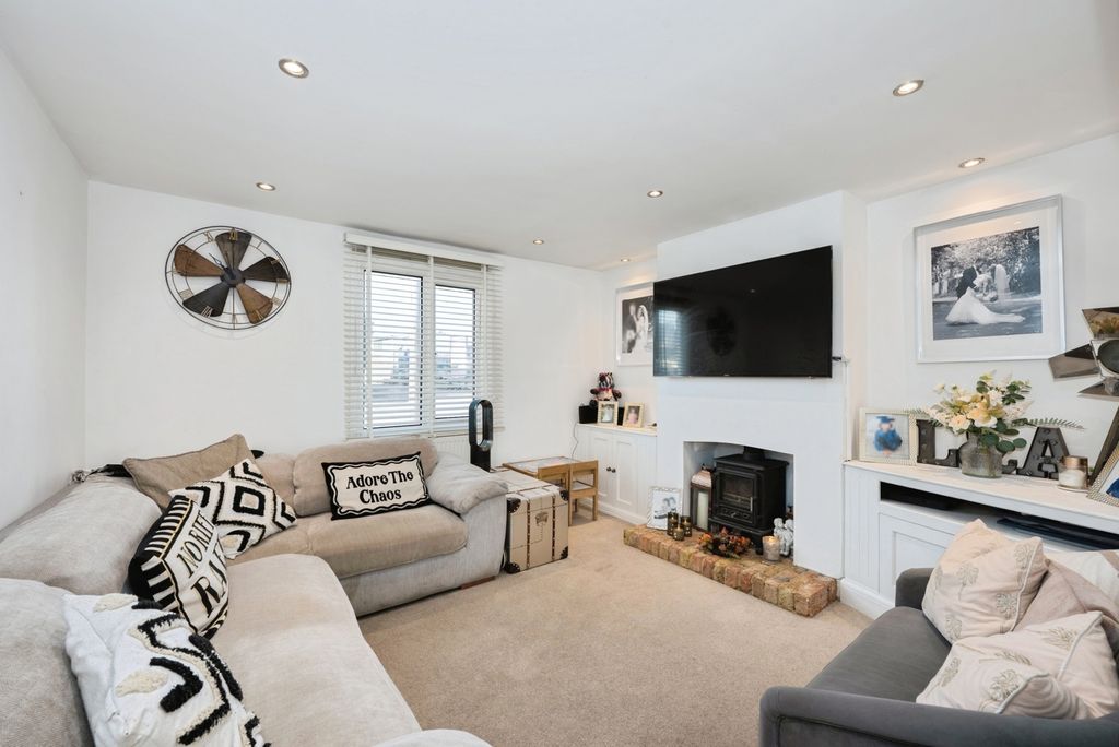 Property photo 3 of 17 Pbox-Img.Jpg