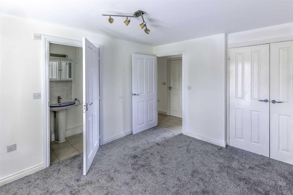 Property photo 3 of 5