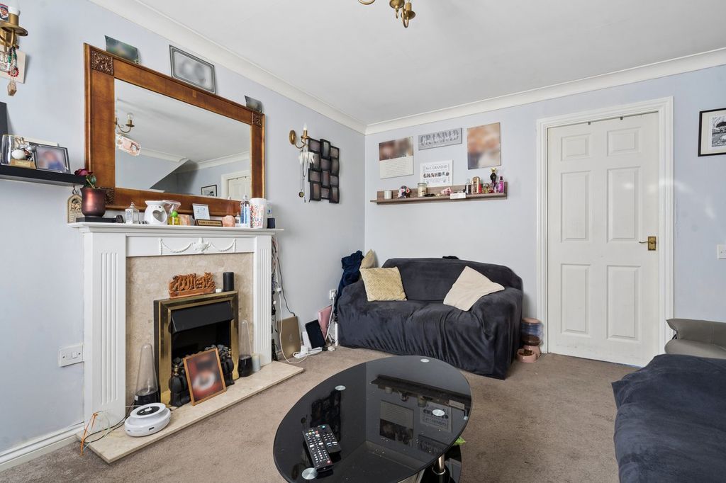 Property photo 3 of 12