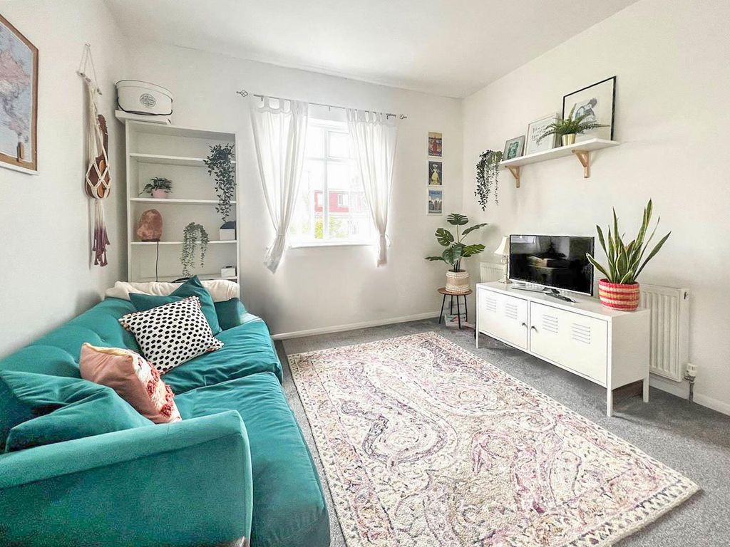 Property photo 2 of 14 Lounge