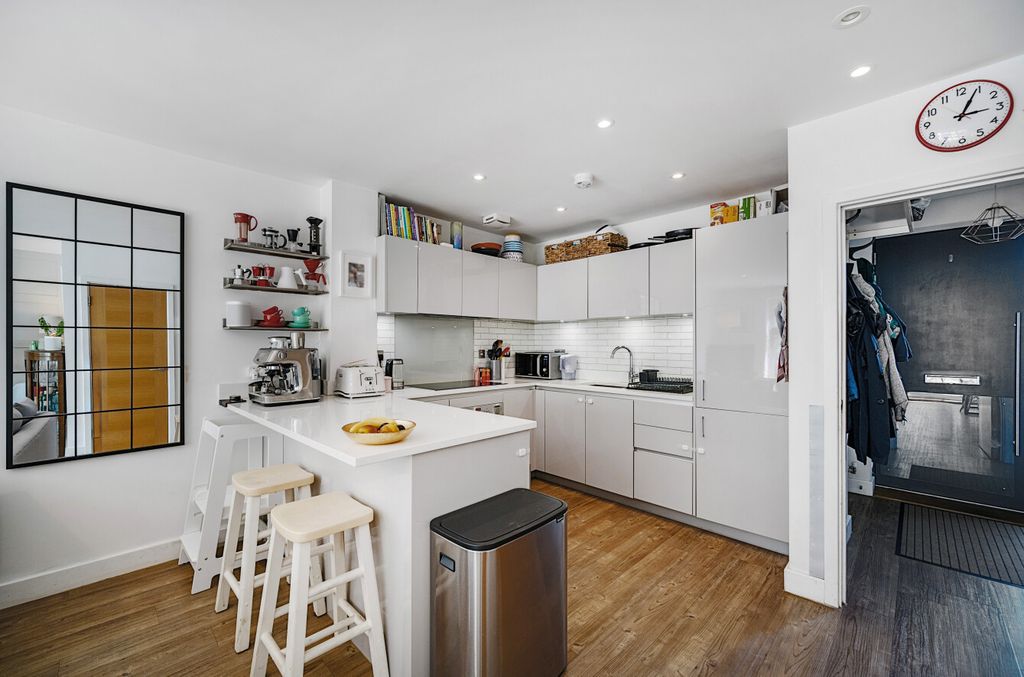 Property photo 2 of 18 19-68220Bbe4542F-...