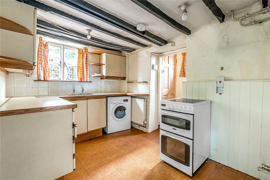 Property photo 2 of 11 Kitchen